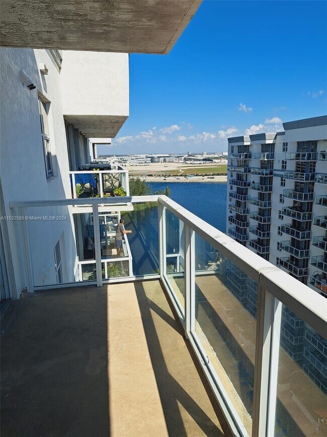 Foto del edificio - 5085 NW 7th St