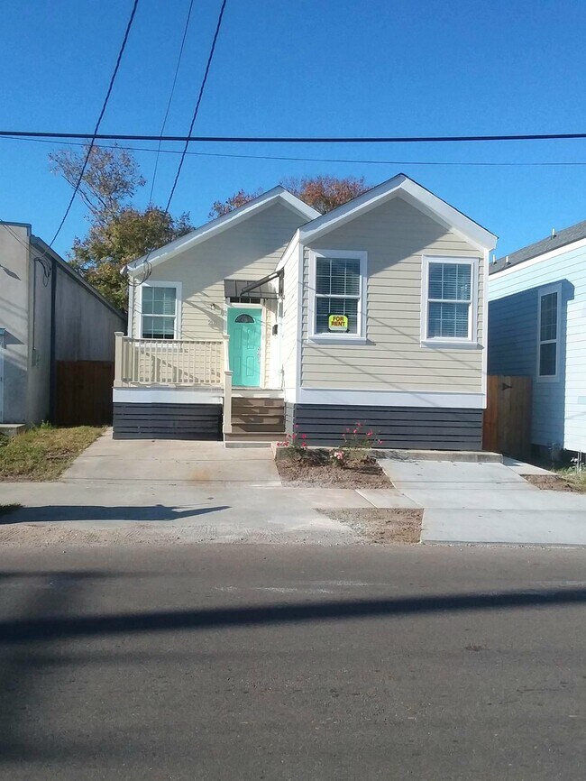 Una plaza de aparcamiento - 2109 Rousseau St