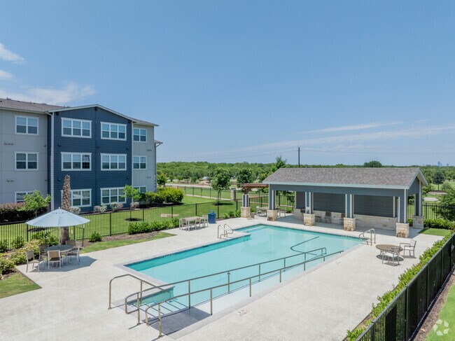 Piscina - The Nightingale at Goodnight Ranch Senior Apartments - 55+