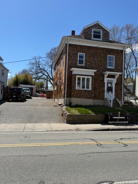 Building Photo - 98 Maplewood Ave