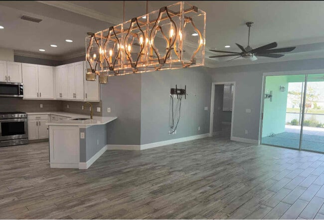 Building Photo - 432 Good Life Wy