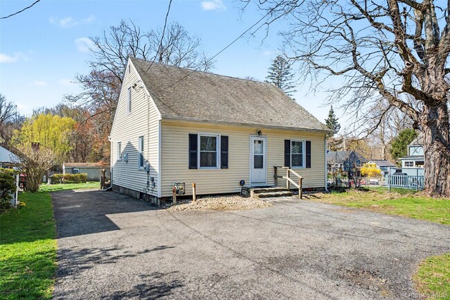 Building Photo - 15 Forge Hill Rd