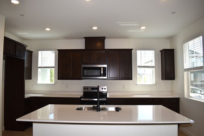 Foto del edificio - Resident Benefit Package Property