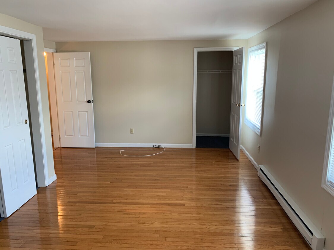 Primary Photo - 50 Hicks Ave