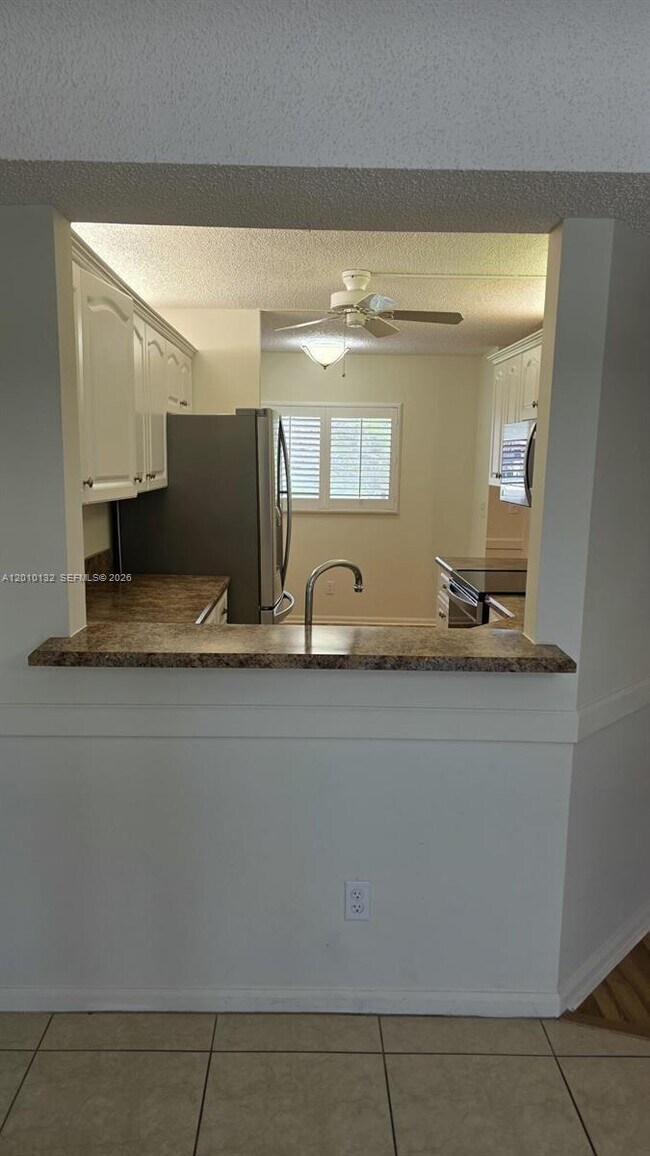 Foto del edificio - 23305 Barwood Ln N