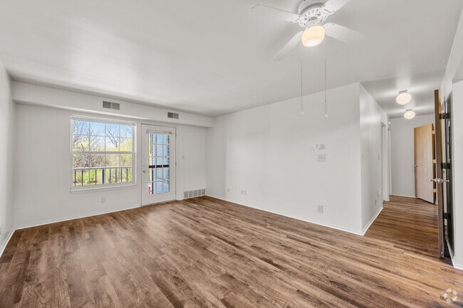 2 BR, 2 BA - 869SF - Rose - ROSEHAVEN MANOR