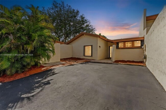 Foto del edificio - 7688 SW 105th Pl