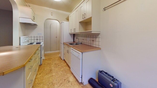 Building Photo - 2105 W 47th Ave