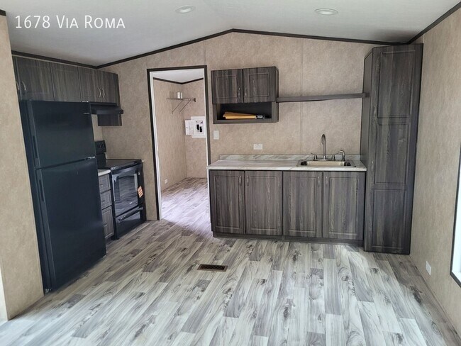 Foto del edificio - 1678 Via Roma Dr