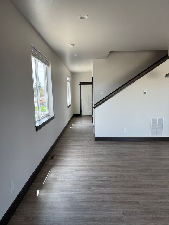 Foto del edificio - Brand New 3 Bed 2.5 Bath with double attac...