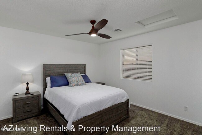 Foto del edificio - 4 br, 3 bath House - 3437 Newport Dr.