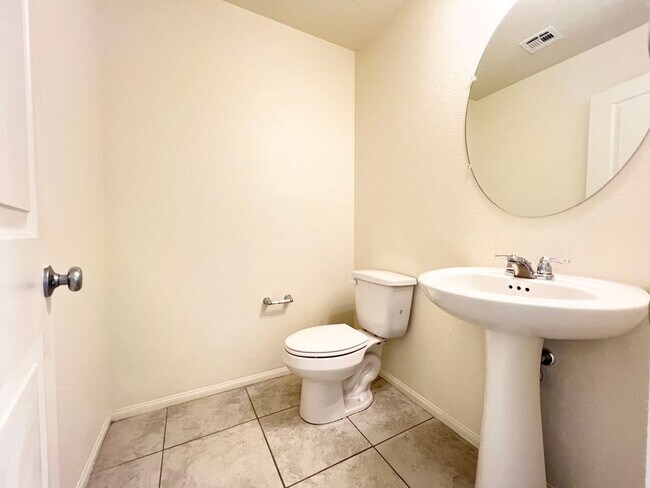 Building Photo - 9063 Jade Vine Ave