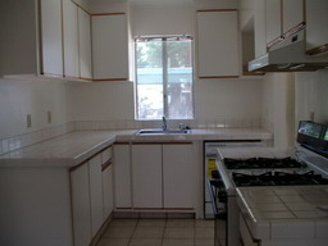 Building Photo - 1009 Murrieta Blvd