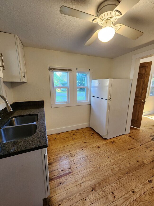 Foto del edificio - Charming Cottage-Black Mountain