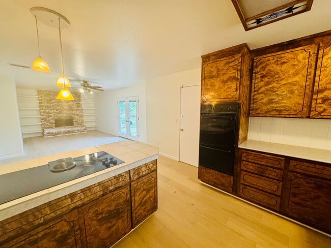 Building Photo - COUNTRY LIVING ON ONE ACRE -  Newly Remode...