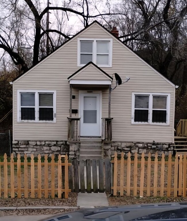 Building Photo - 5033 Linwood Blvd