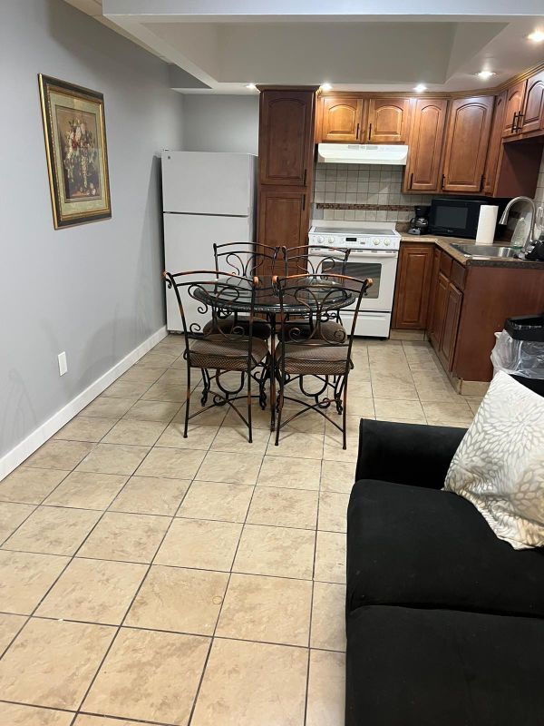 Building Photo - 305 E Mt Eden Ave