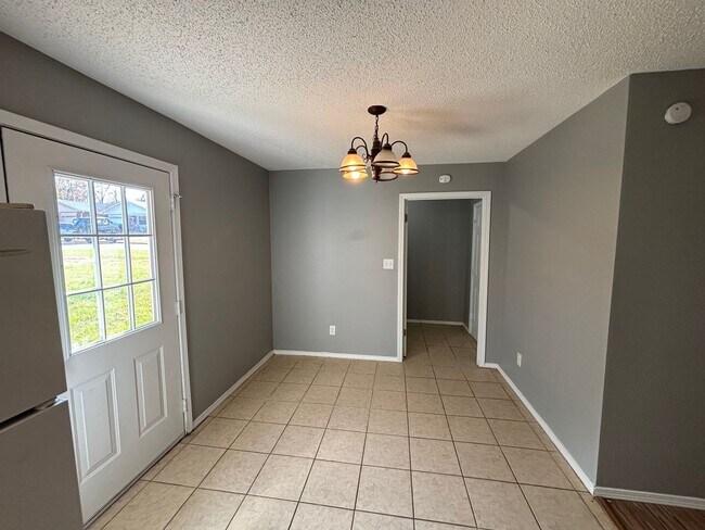 Building Photo - Come take a look at this 3-bedroom 1.5-bat...