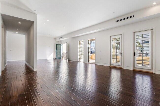 Building Photo - 225 S Hamilton Dr