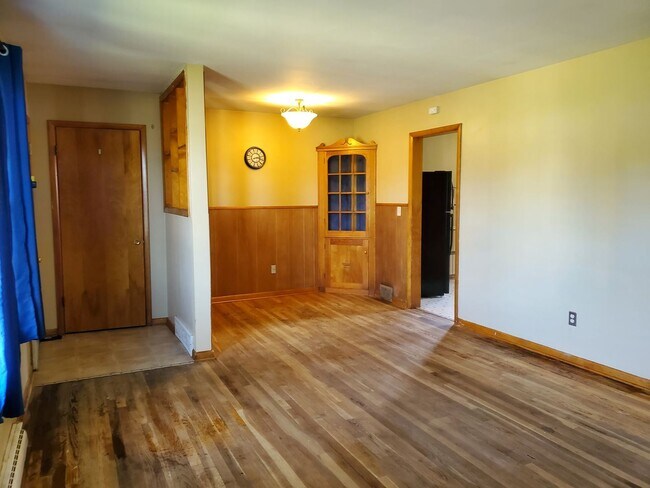 Building Photo - 3 br, 1 bath House - 3928 Brandes St.