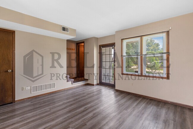 Foto del edificio - 7206-4 W Douglas Ave