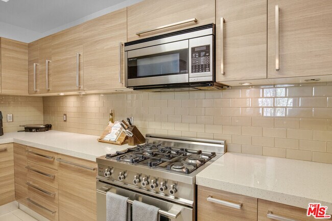 Foto del edificio - 855 Croft Ave