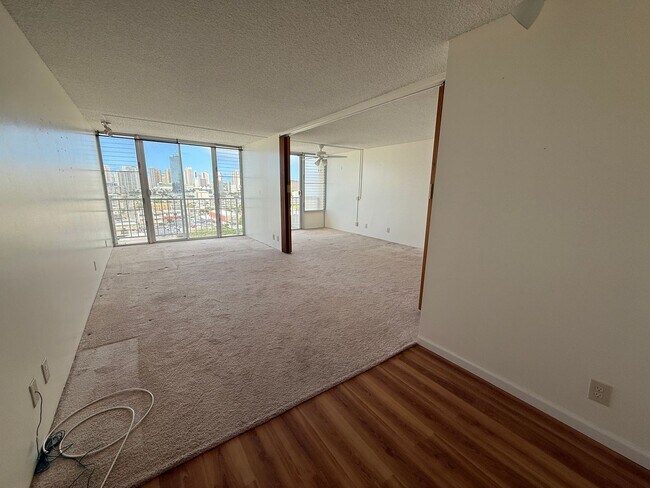 Building Photo - Hale Luana 1 bedroom 1 bath with 1 assigne...