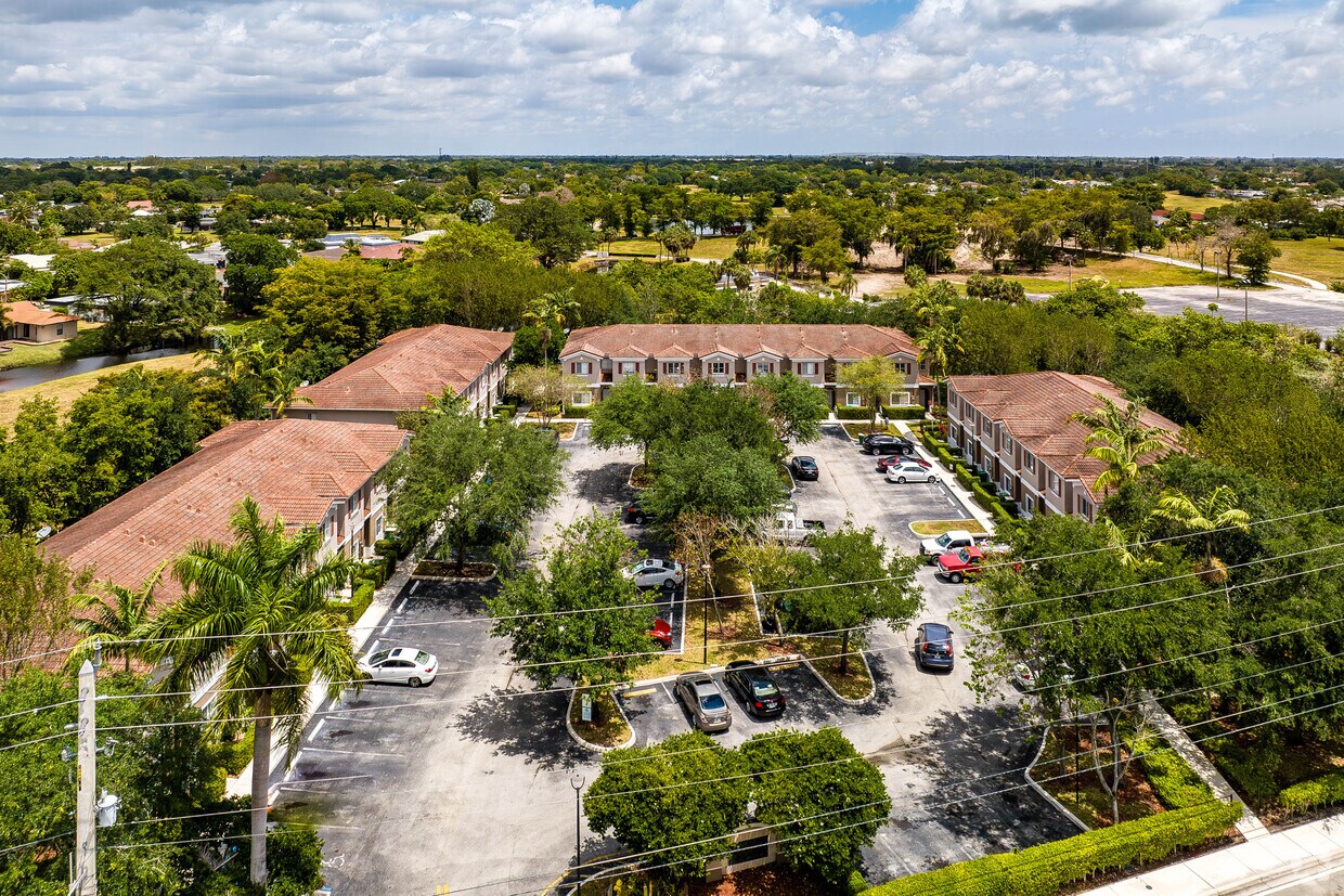 Aerial Photo - 18th Hole at Inverrary Condominiums