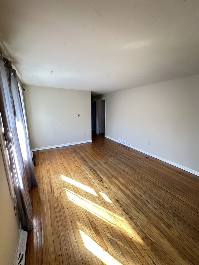 Building Photo - Crehange St 205/207