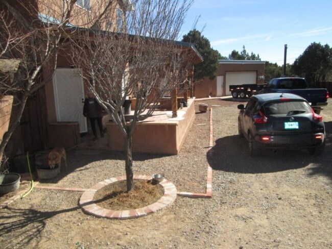 Building Photo - 20 Axton Ln