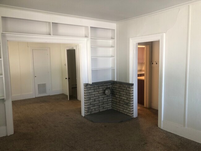 Building Photo - 1042 Erin St