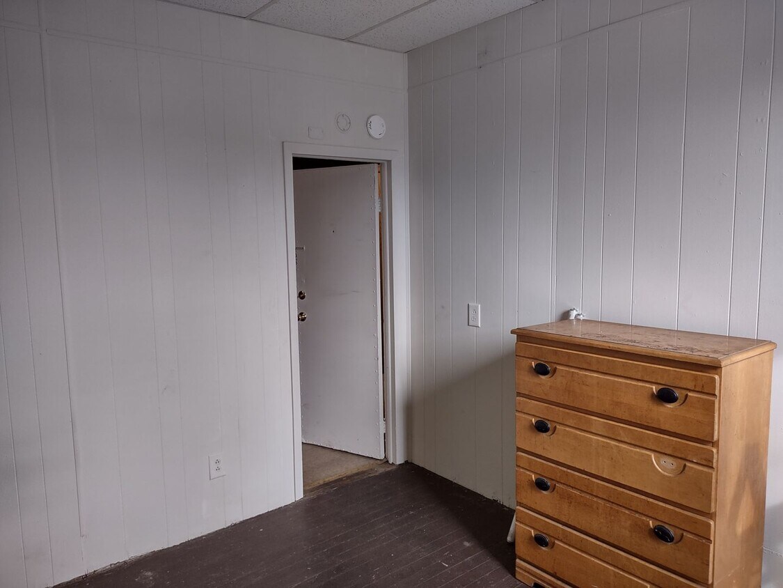 100 S Broadway Unit 2, Gloucester City, NJ 08030 Room for Rent in