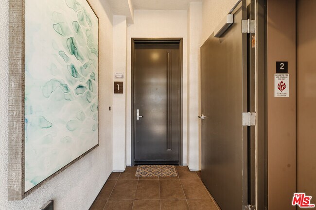Foto del edificio - 12765 Bluff Creek Dr