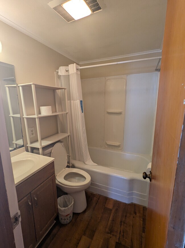 Building Photo - 120 S Fortner Ave