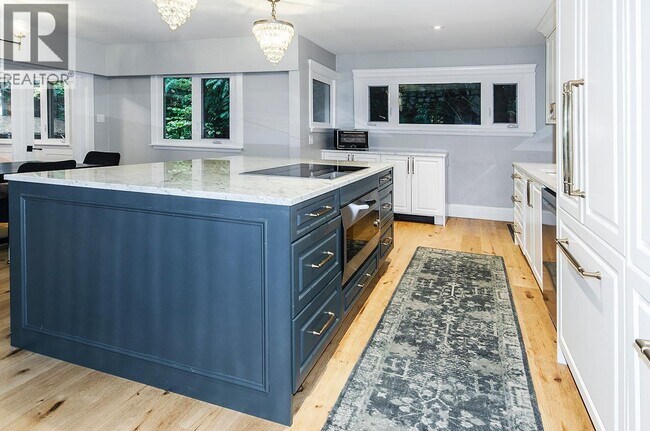 Photo du bâtiment - 3091 Royal Ave