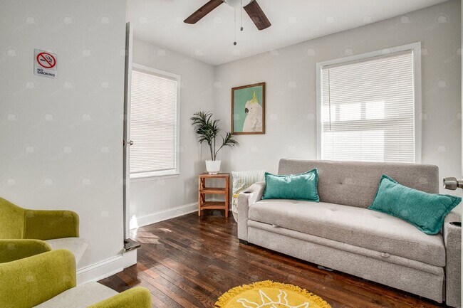 Foto del edificio - 3-bedroom 3-bathroom w/a loft in historic Pendleton Heights!