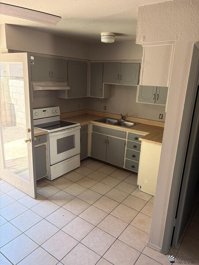 Foto del edificio - 1508 W 9th Pl