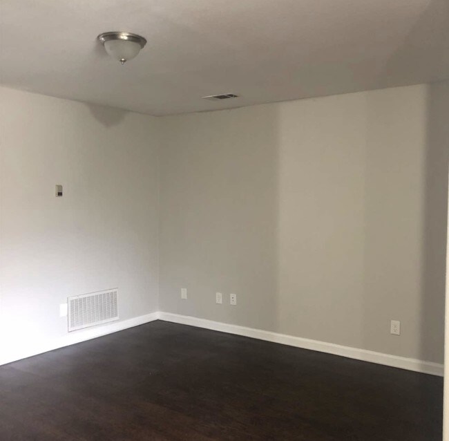 Building Photo - 800 Benge Dr