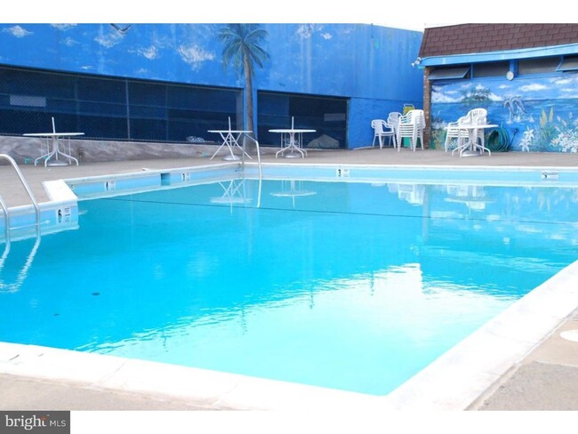 Foto del edificio - 7600 Roosevelt Blvd