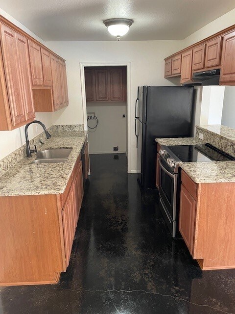 Cocina - 213 San Angelo Ave