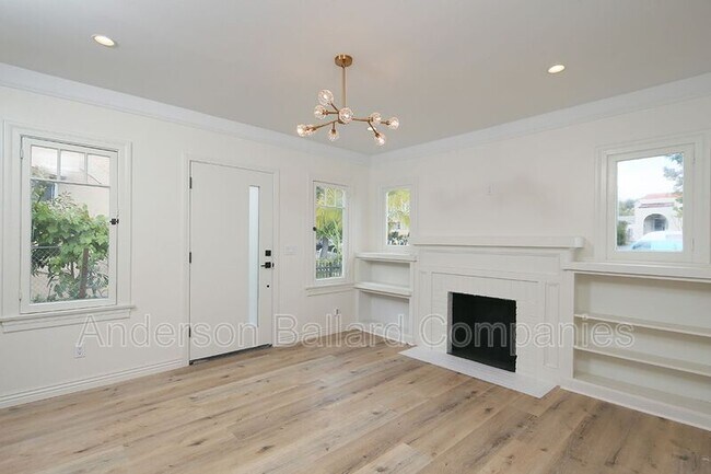 Foto del edificio - 4406-4408 Finley Ave