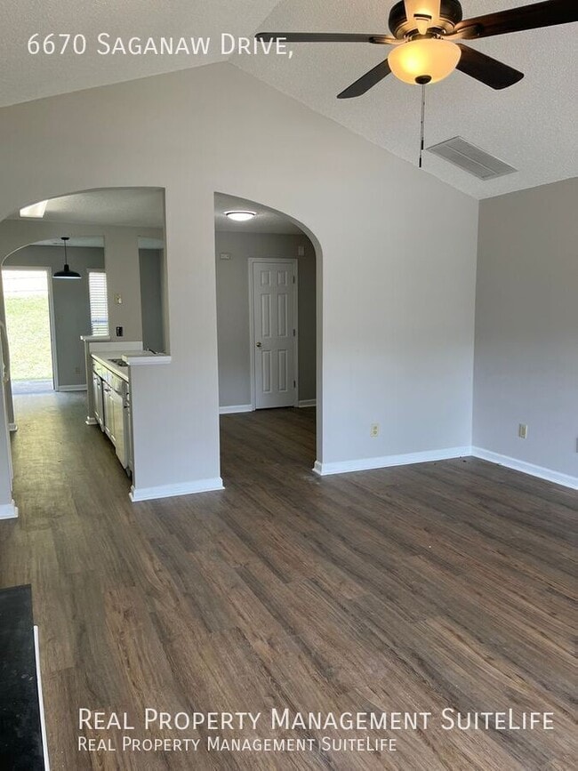 Building Photo - 6670 Saganaw Dr