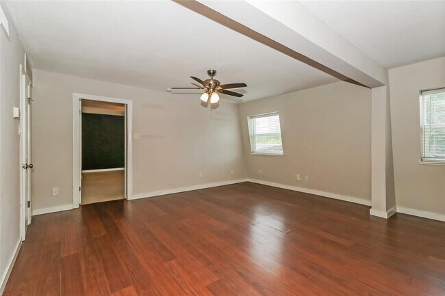 Foto del edificio - 7202 Twin Crest Dr