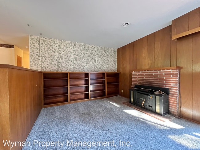 Building Photo - 3 br, 2 bath House - 1052 Vassar Dr.
