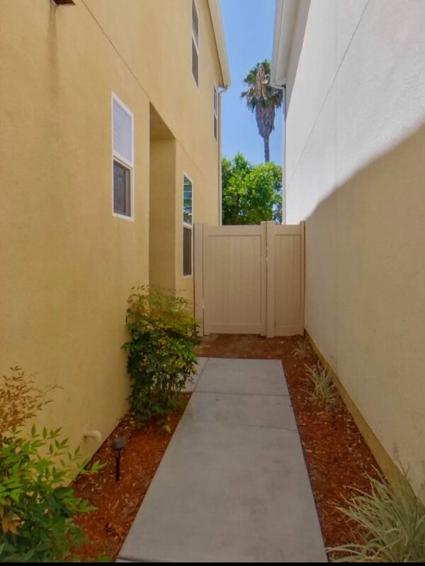 Building Photo - 14921 W Navarre Way
