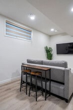 Building Photo - 147 Edith Dr NW