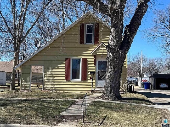 Building Photo - 409 N Oakley St