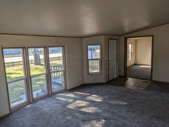 Building Photo - Renovated 3-Bedroom, 2-Bedroom Manufactured Home with a Spacious Yard in Hayden