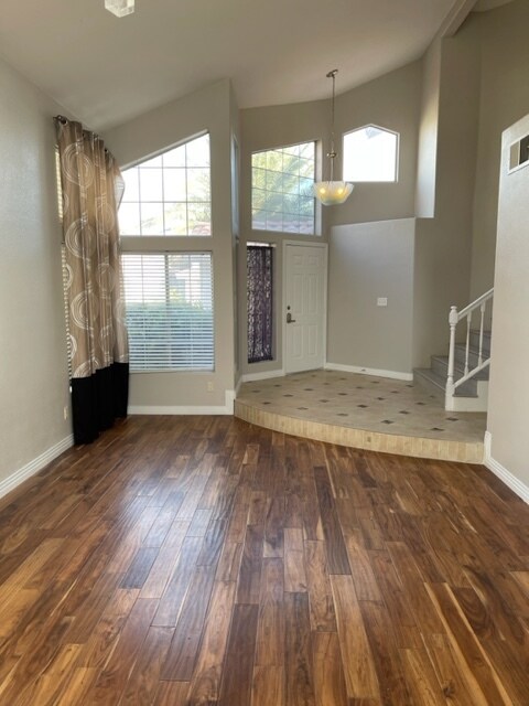 Foto del edificio - 8405 Luna Bay Ln