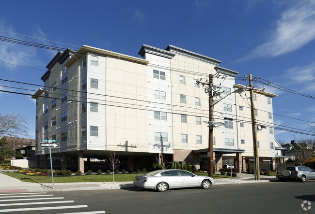 Building Photo - 737 N Broad St